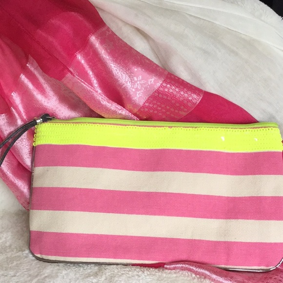 Loft wristlet - Picture 3 of 4